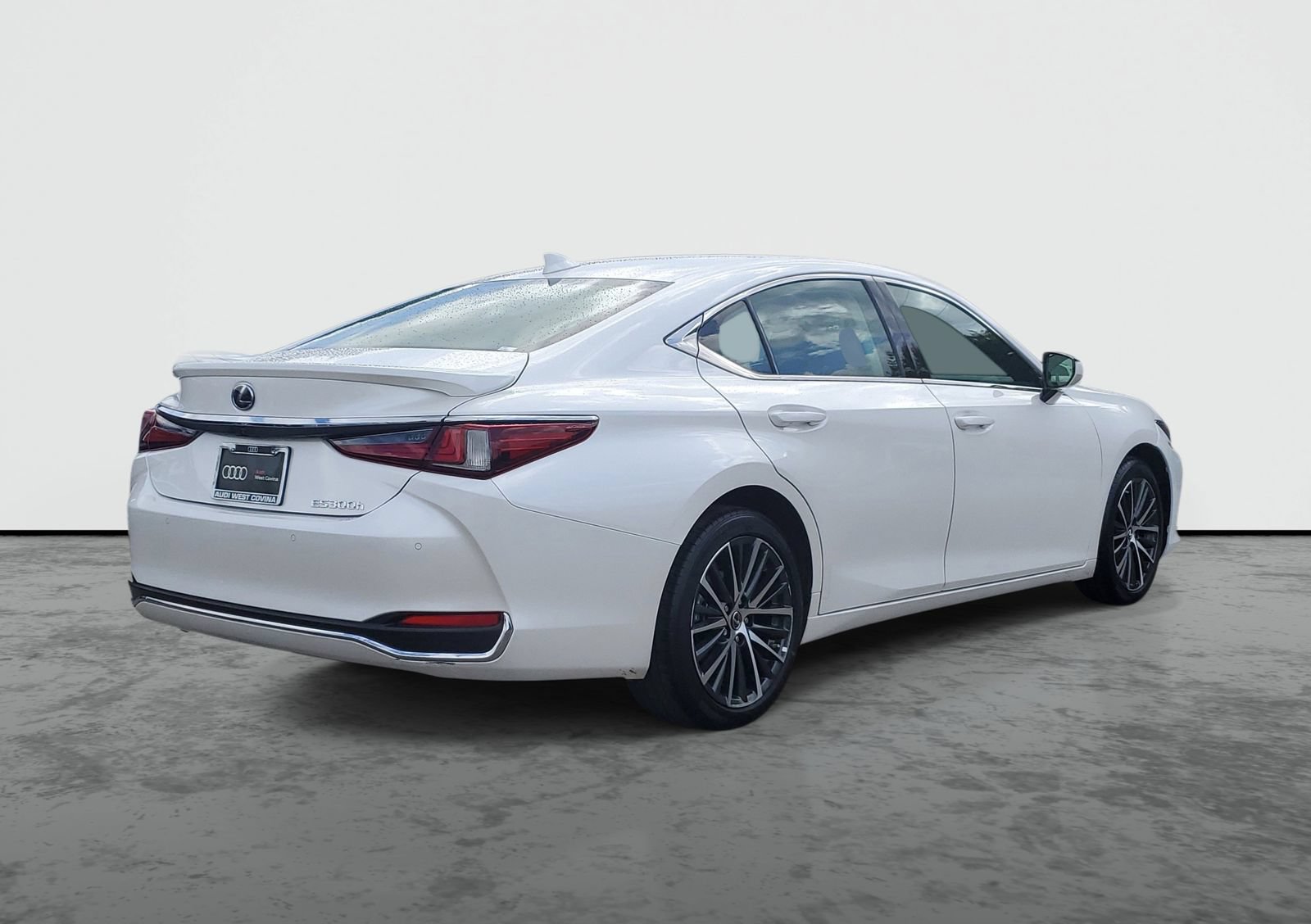 Used 2025 Lexus ES 300h w/ Premium Package FWD image 4