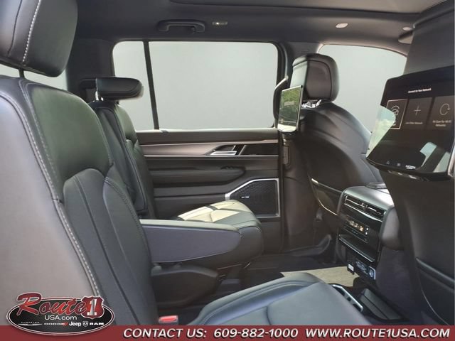 Certified 2024 Jeep Wagoneer Series II AWD/4WD image 16