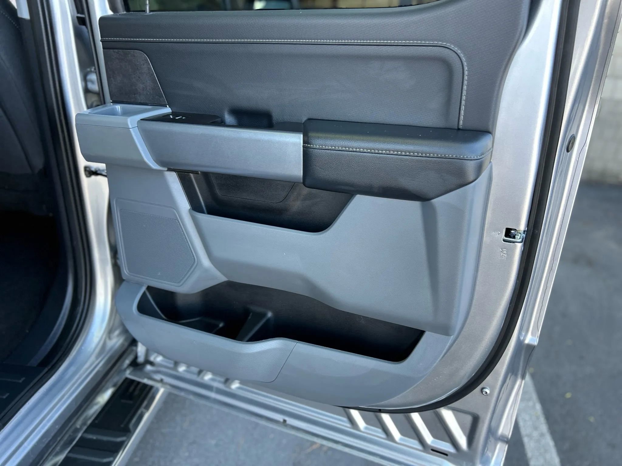 Used 2024 Ford F150 XLT w/ Mobile Office Package image 13