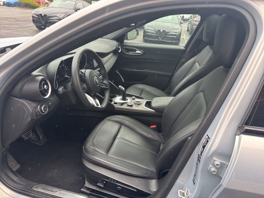 Used 2023 Alfa Romeo Giulia Ti AWD/4WD image 27