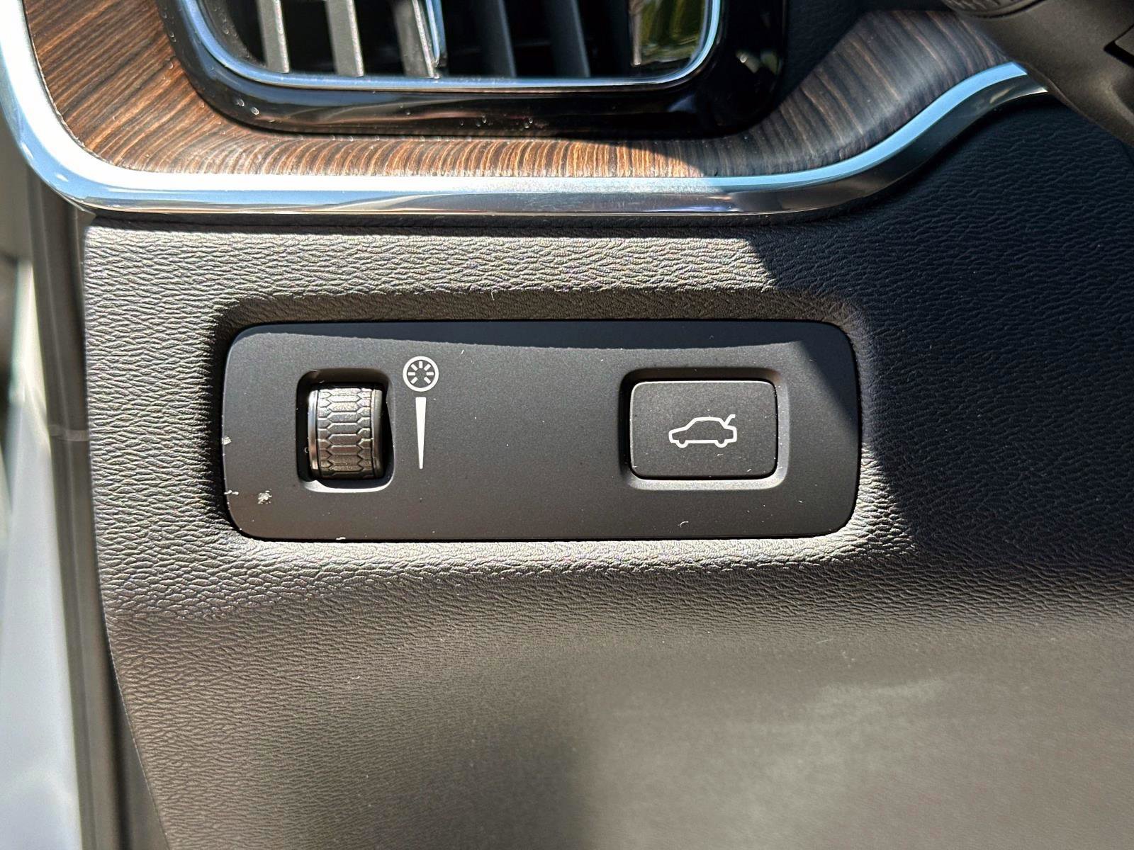 Certified 2025 Volkswagen Atlas SE image 92