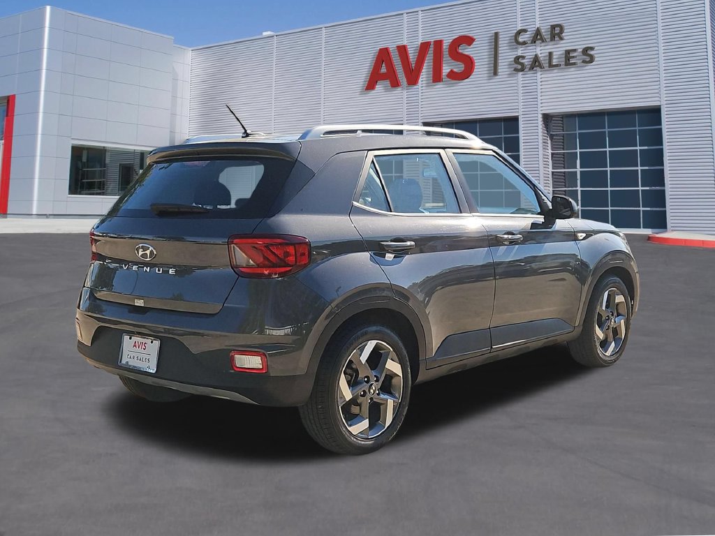 Used 2025 Hyundai Venue SEL FWD image 6