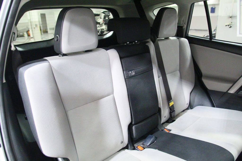Used 2018 Toyota RAV4 XLE AWD/4WD image 24
