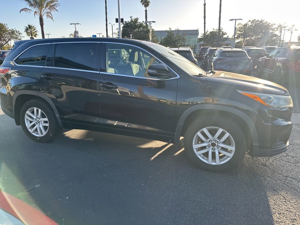 Used 2016 Toyota Highlander LE image 28