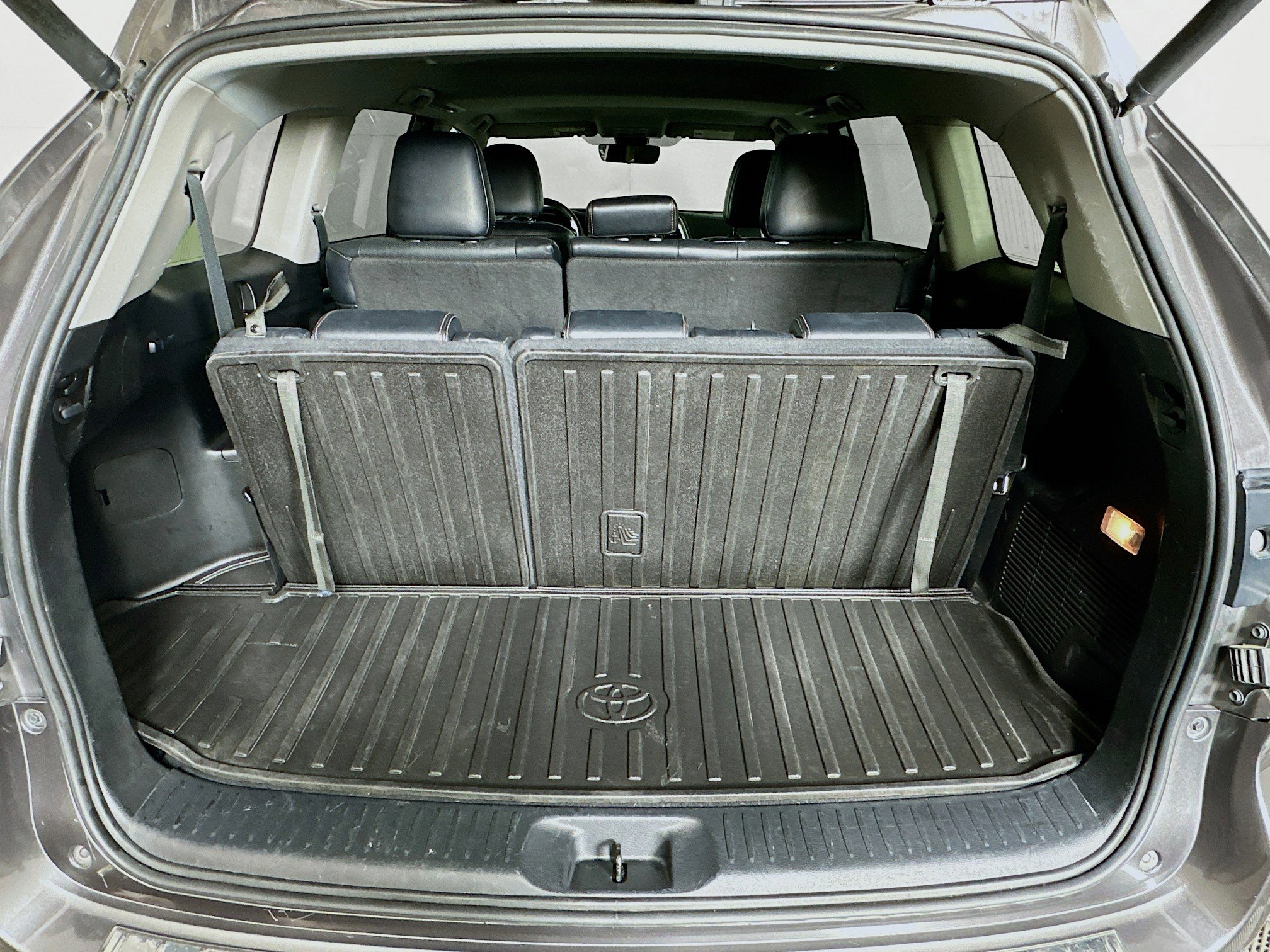 Used 2018 Toyota Highlander Limited w/ Carpet Mat Package (TMS) AWD/4WD image 31