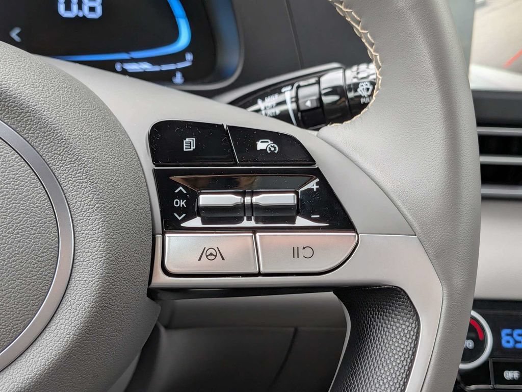 Used 2025 Hyundai Elantra Sport FWD image 23