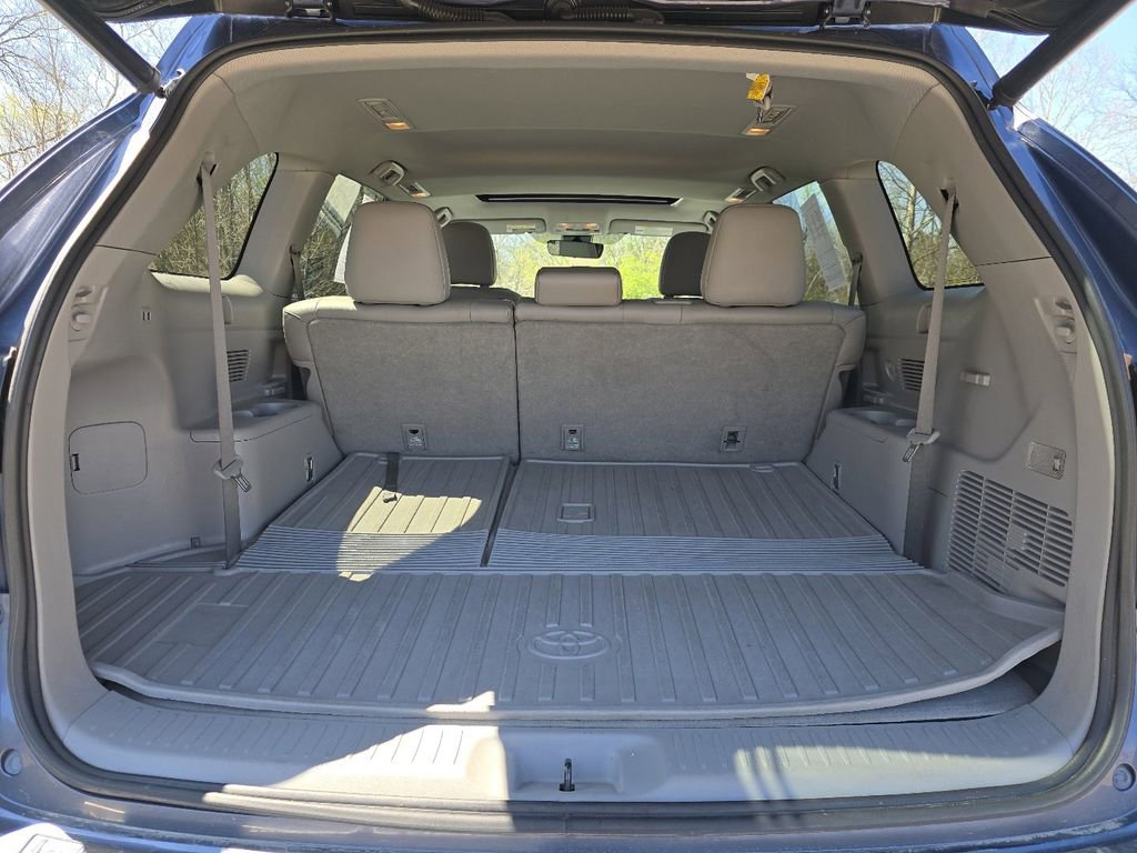 Used 2019 Toyota Highlander XLE AWD/4WD image 18