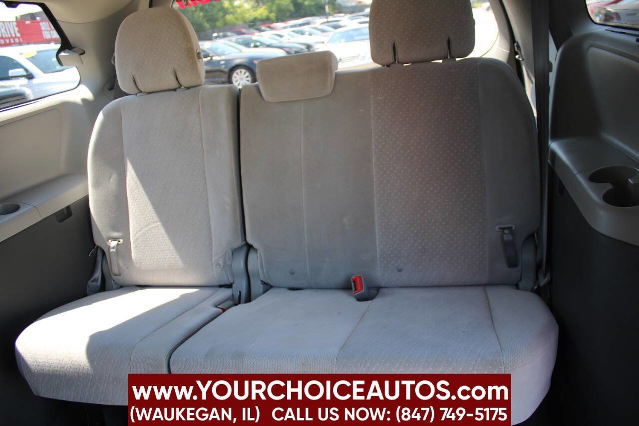 Used 2017 Toyota Sienna LE image 19