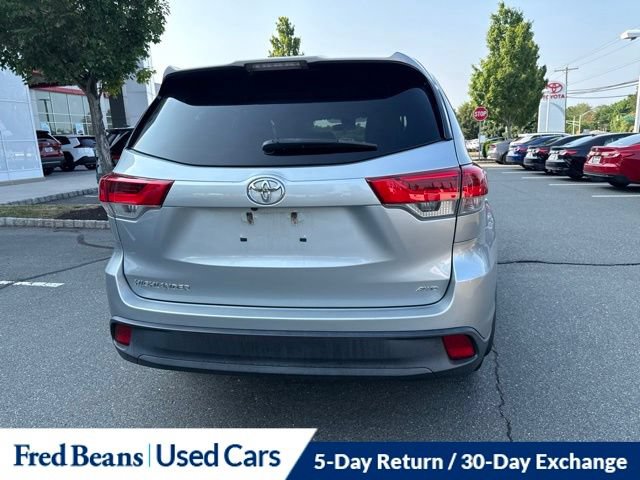 Used 2019 Toyota Highlander LE AWD/4WD image 10