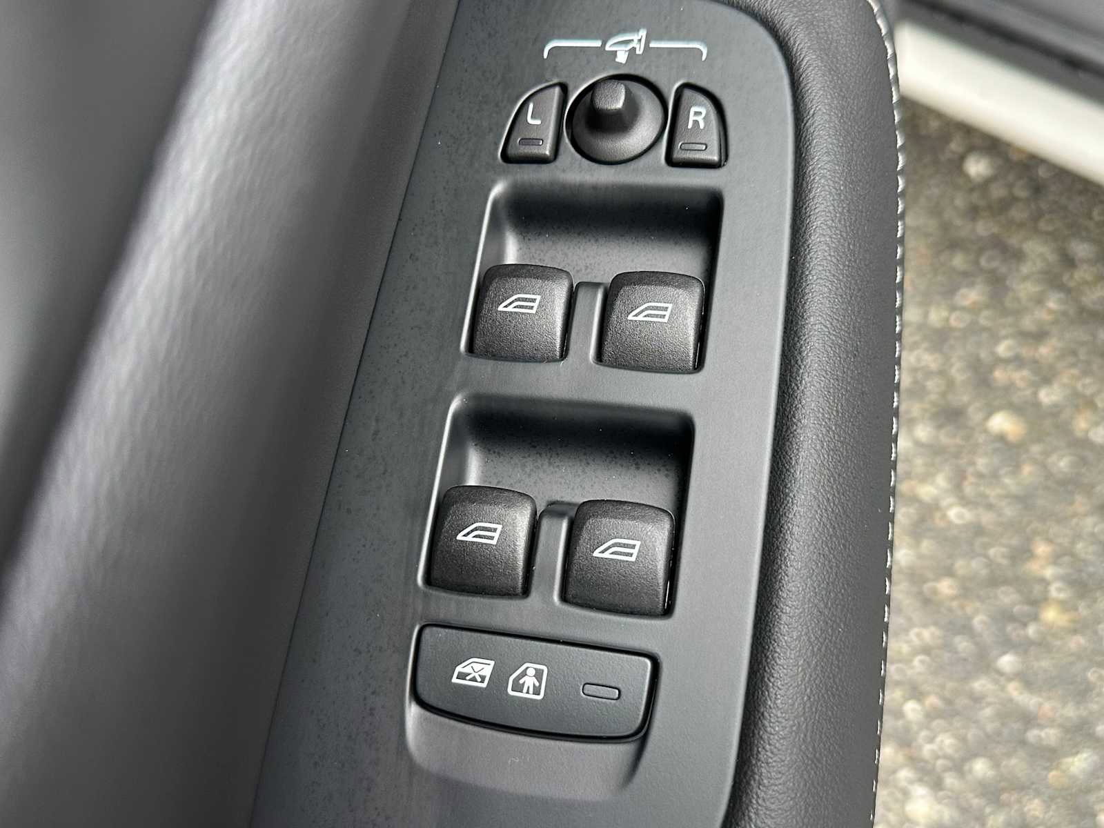 New 2026 Volvo V60 B5 Cross Country Ultra w/ Climate Package image 21