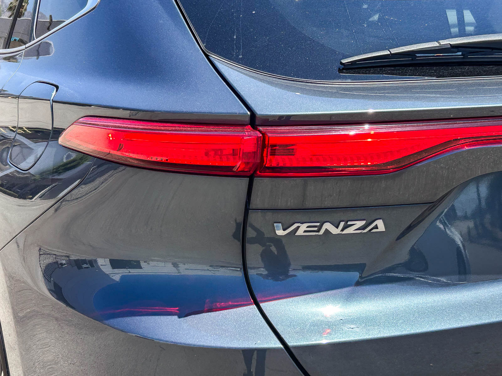 Used 2021 Toyota Venza LE w/ Carpet Mat Package (TMS) AWD/4WD image 9