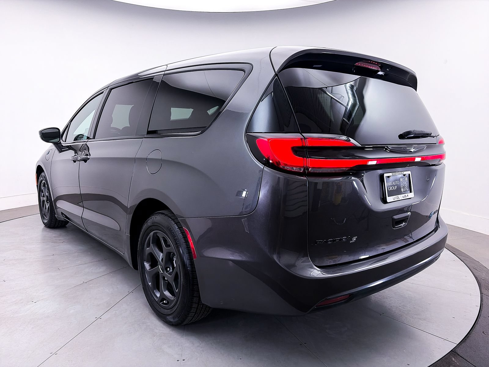 Used 2022 Chrysler Pacifica Touring-L w/ S Appearance Package FWD image 13