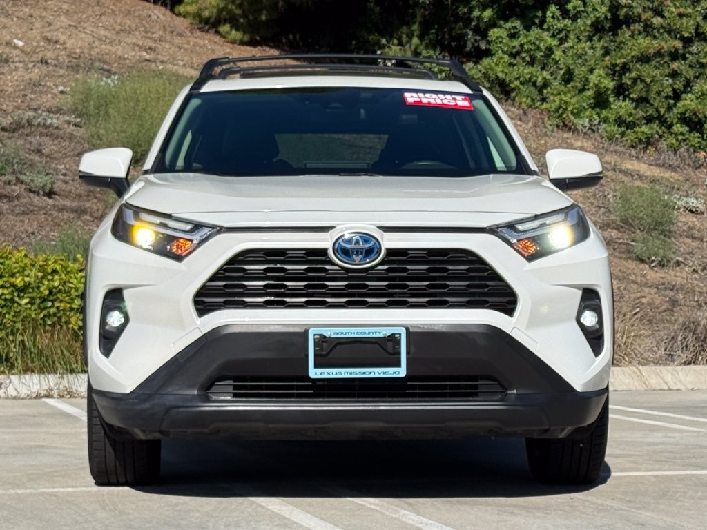 Used 2022 Toyota RAV4 XLE Premium AWD/4WD image 4