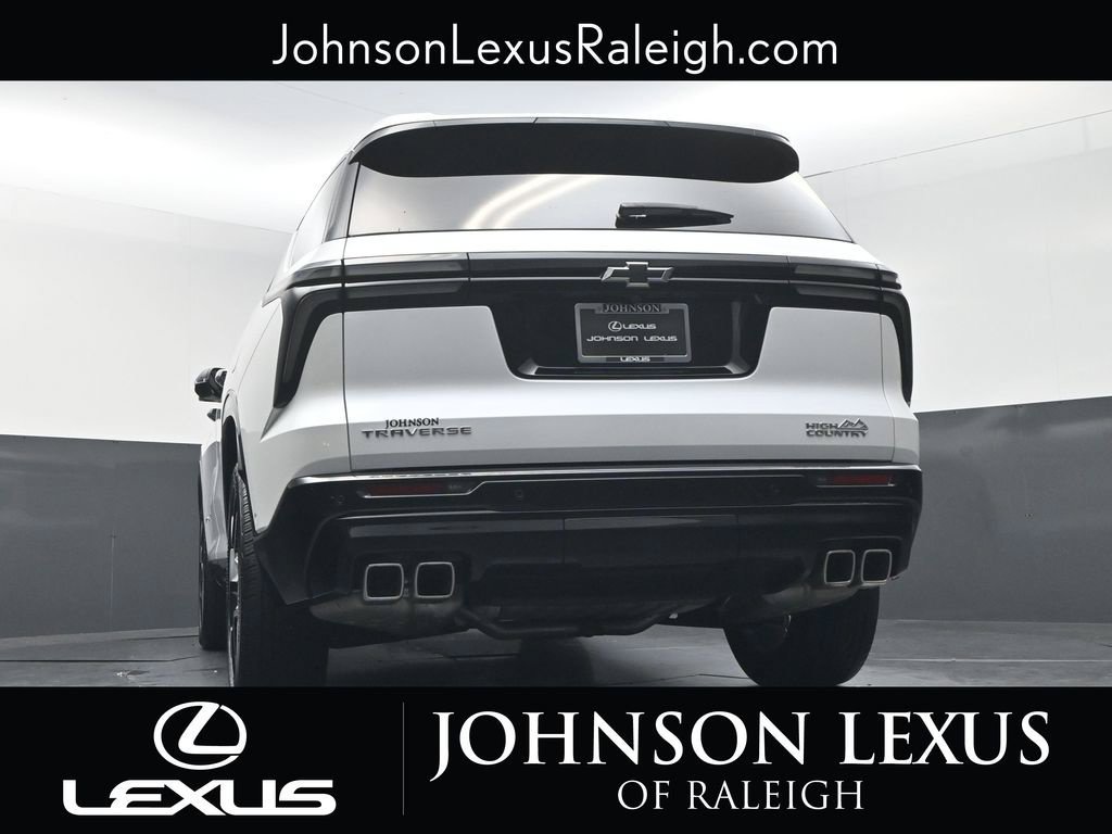 Used 2025 Chevrolet Traverse High Country FWD image 18