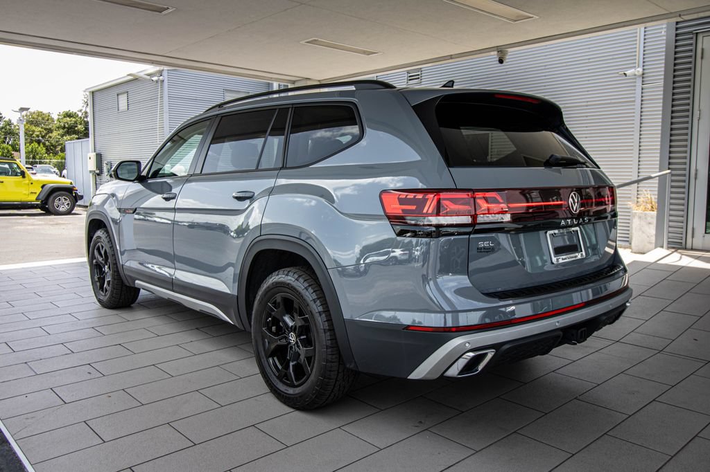 Certified 2024 Volkswagen Atlas Peak Edition SEL AWD/4WD image 12