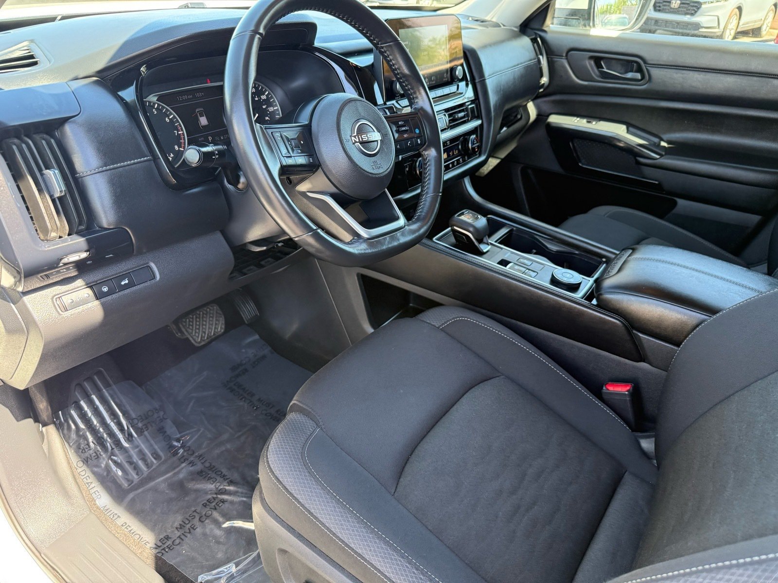 Used 2025 Nissan Pathfinder SV AWD/4WD image 12