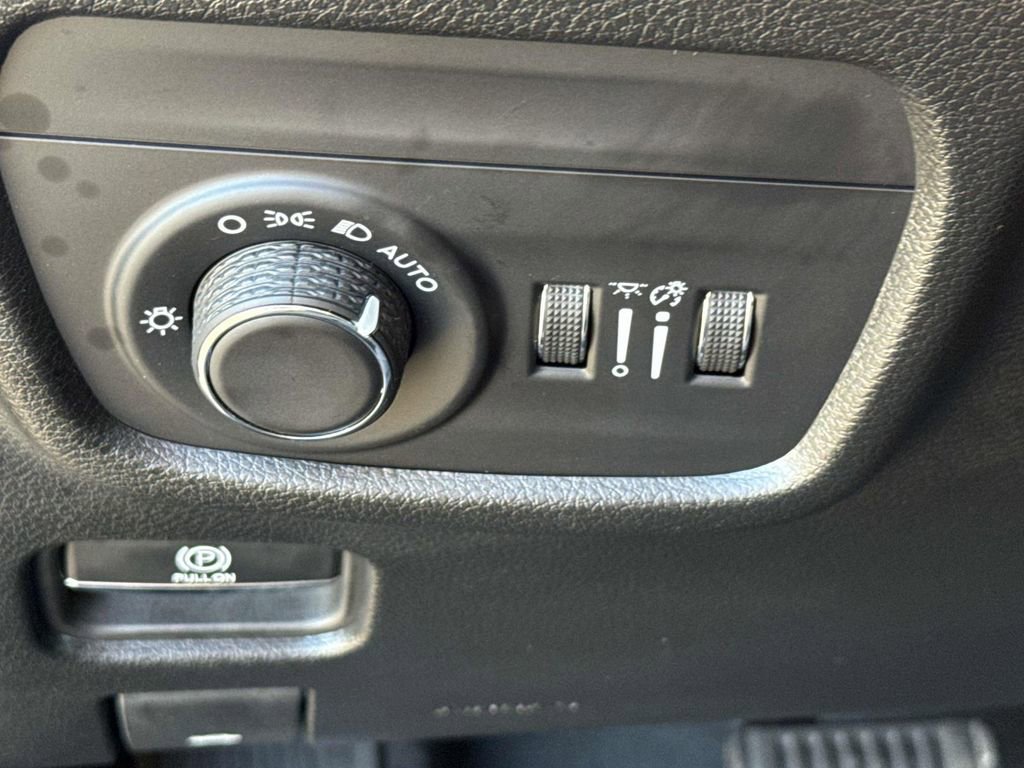 Used 2023 Jeep Grand Cherokee L Laredo AWD/4WD image 37