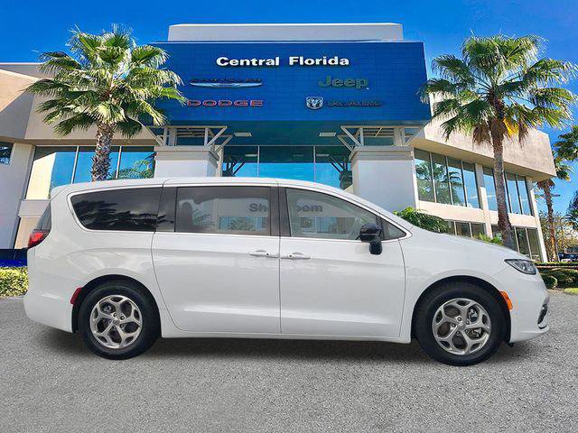 Used 2024 Chrysler Pacifica Limited image 4