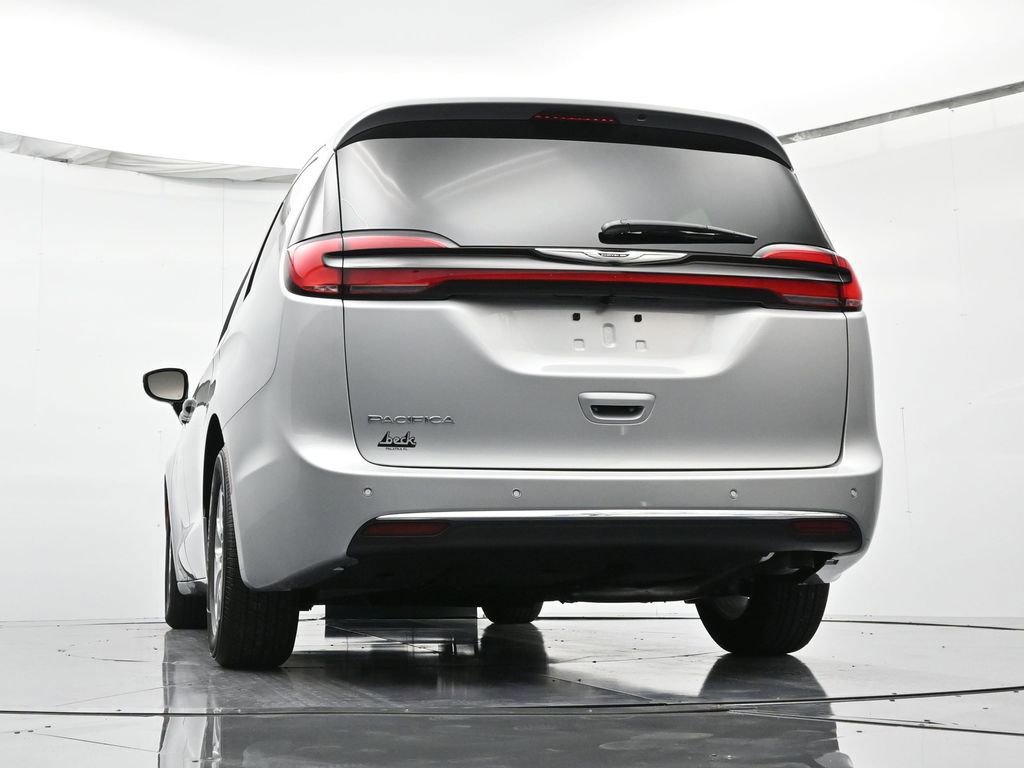 New 2026 Chrysler Pacifica Select FWD image 23