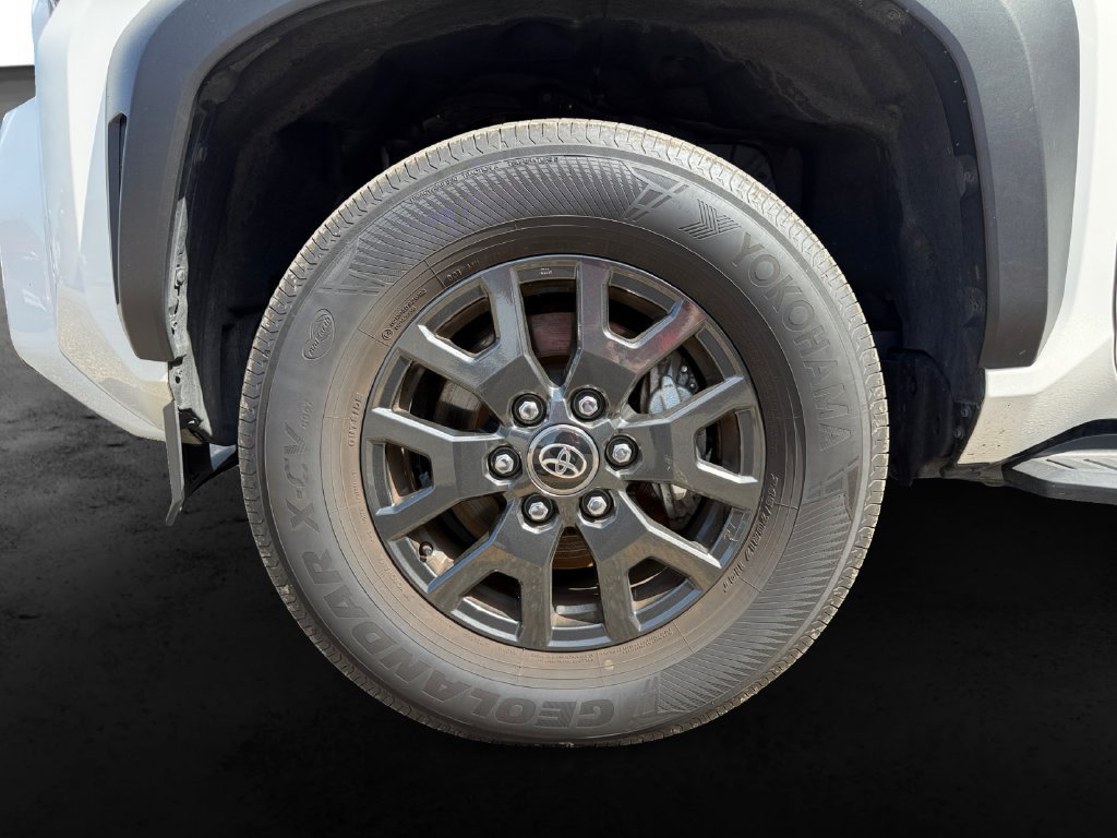 Used 2025 Toyota 4Runner SR5 AWD/4WD image 12