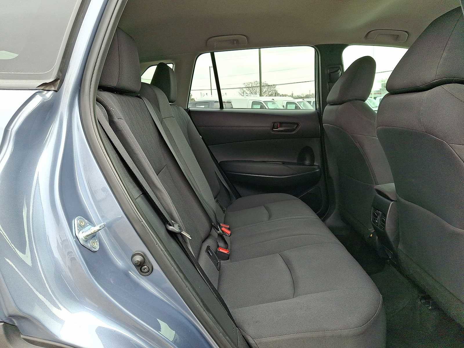 Used 2025 Toyota Corolla Cross LE image 31