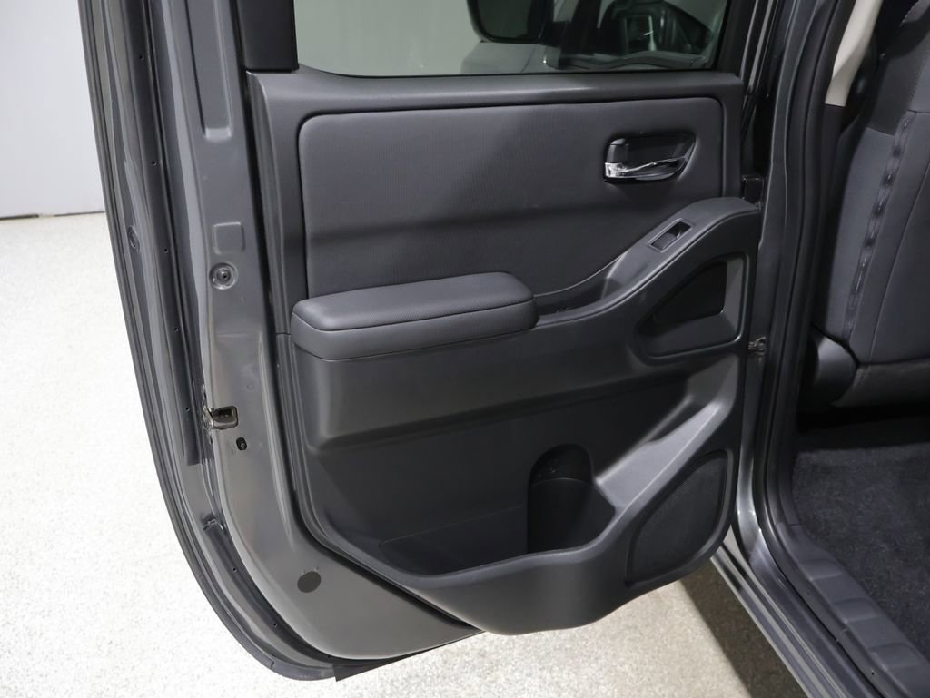 Used 2024 Nissan Frontier SV image 19