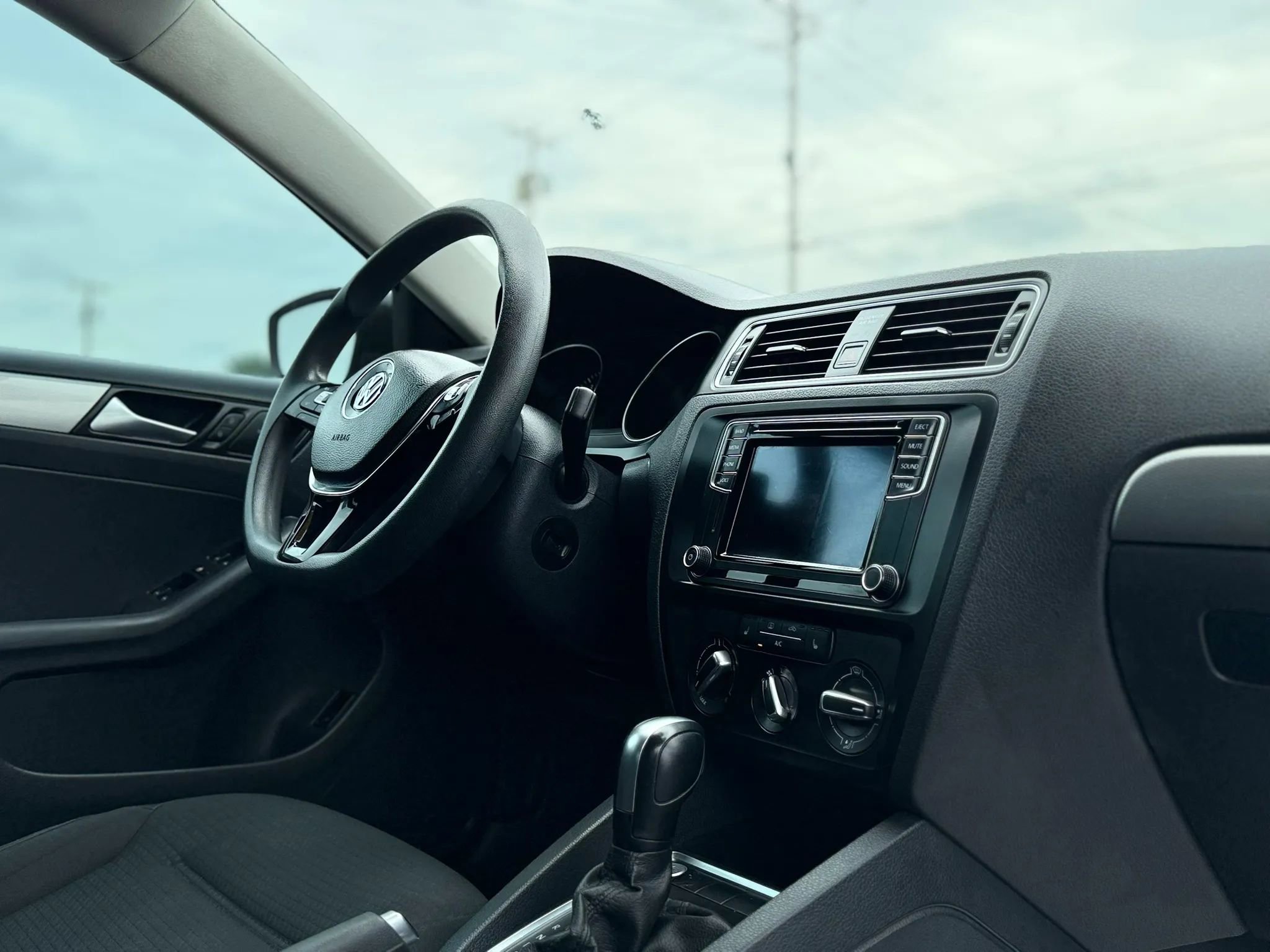 Used 2016 Volkswagen Jetta SE FWD image 25