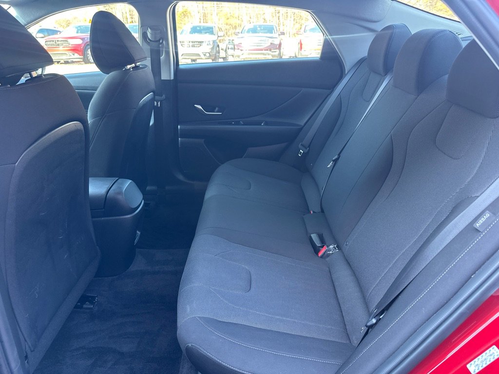 Used 2024 Hyundai Elantra SE image 12