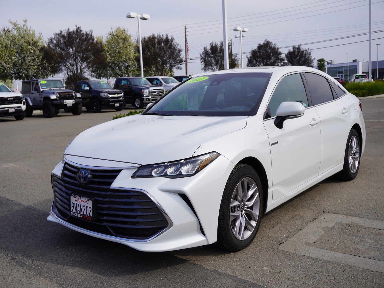 Used 2021 Toyota Avalon XLE w/ Moonroof Package image 5