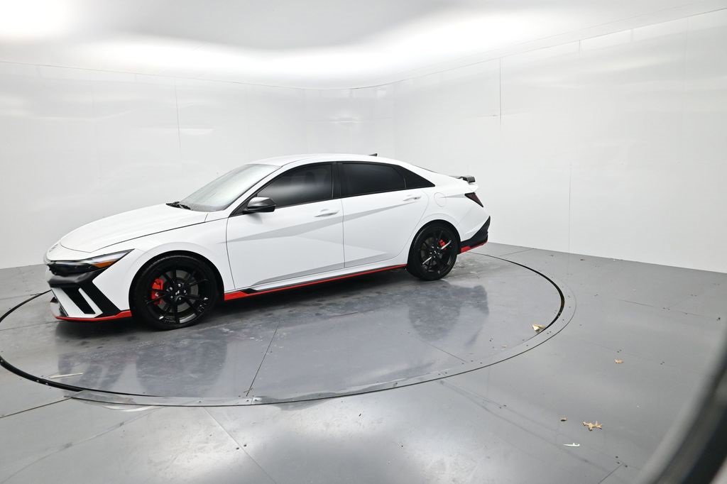 Used 2025 Hyundai Elantra N Base image 4
