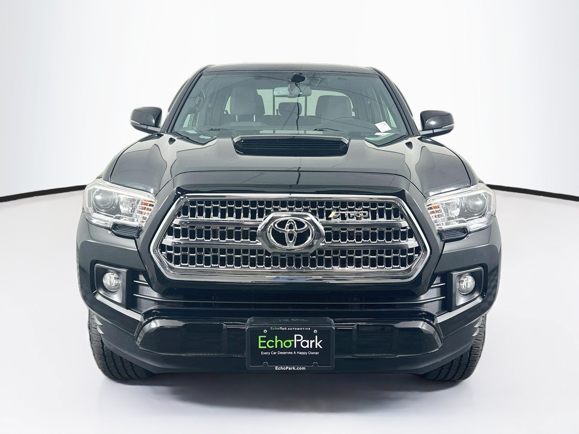 Used 2017 Toyota Tacoma TRD Sport w/ Tow Package (A/T) AWD/4WD image 2
