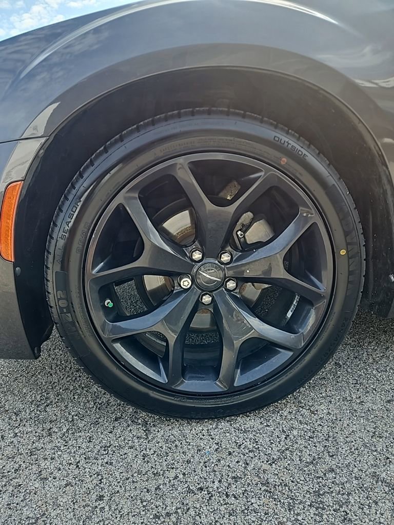 Used 2022 Chrysler 300 Touring w/ Sport Appearance Package RWD image 9