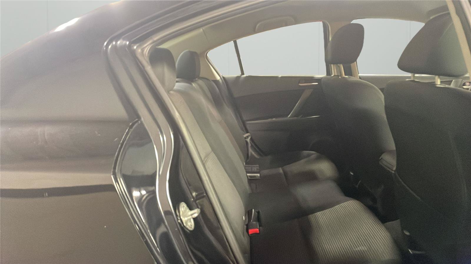 Used 2013 MAZDA MAZDA3 i Sport FWD image 13