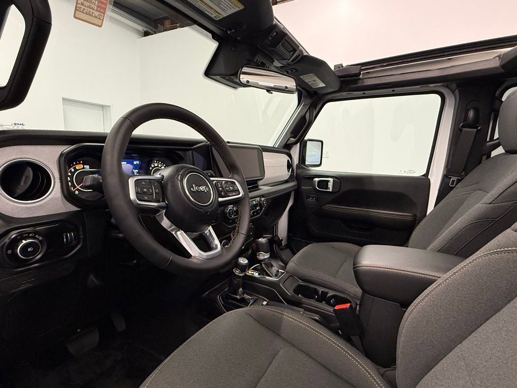 Used 2024 Jeep Wrangler Sahara w/ Safety Group image 18