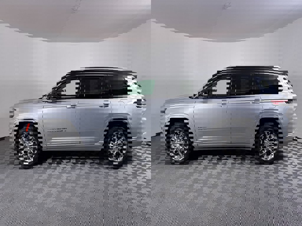 Used 2021 Jeep Grand Cherokee L Summit w/ Luxury Tech Group V image 14