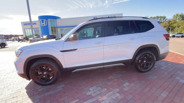 Used 2024 Volkswagen Atlas Peak Edition SEL AWD/4WD image 6