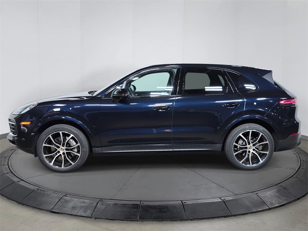 Used 2023 Porsche Cayenne Platinum Edition image 2