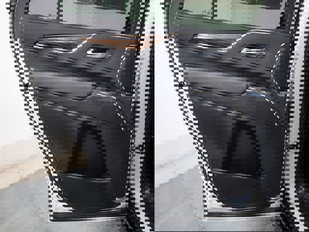 Used 2023 Cadillac Escalade Premium Luxury image 17