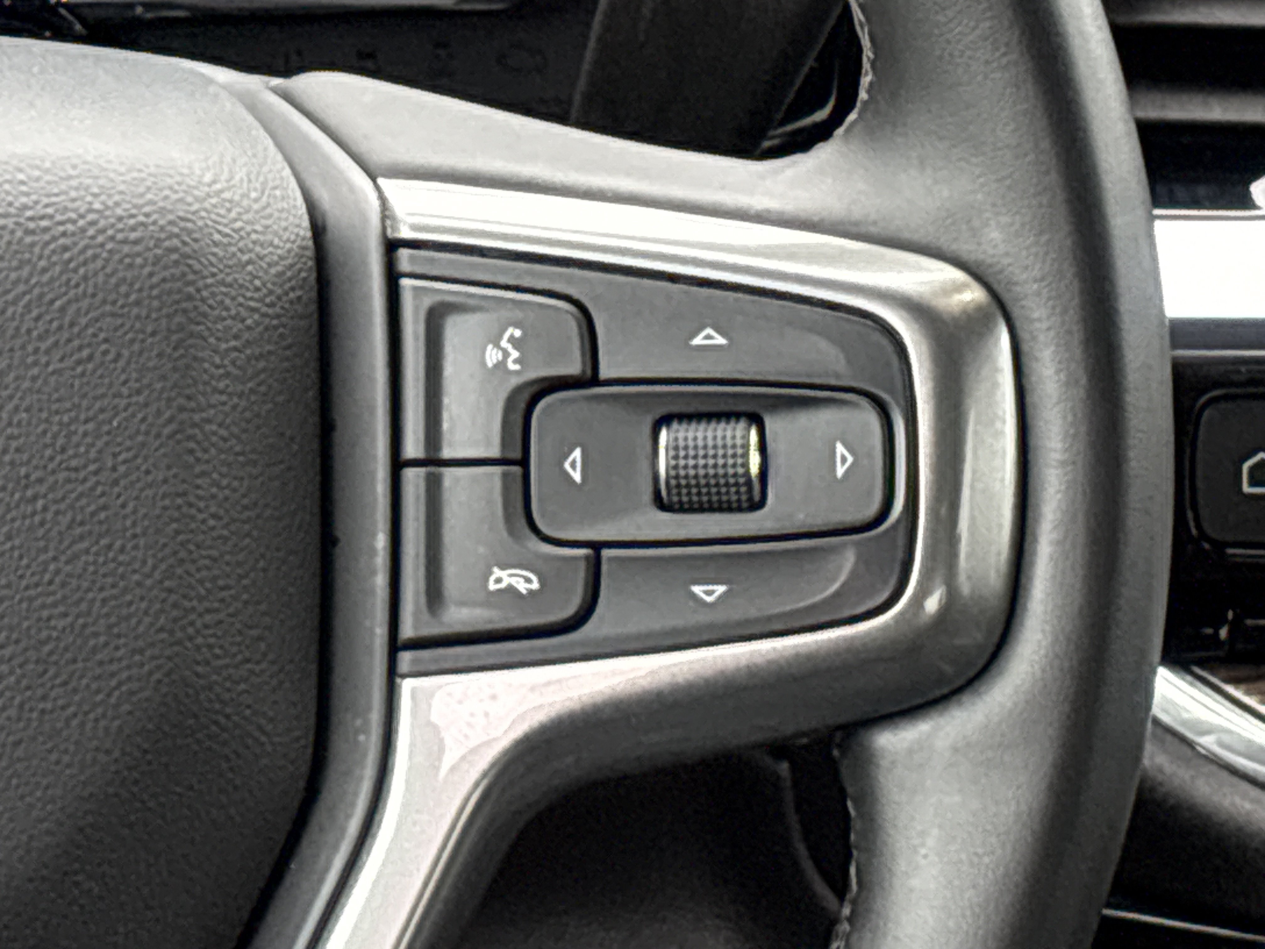 Used 2025 Chevrolet Silverado 2500 LT w/ Convenience Package AWD/4WD image 23