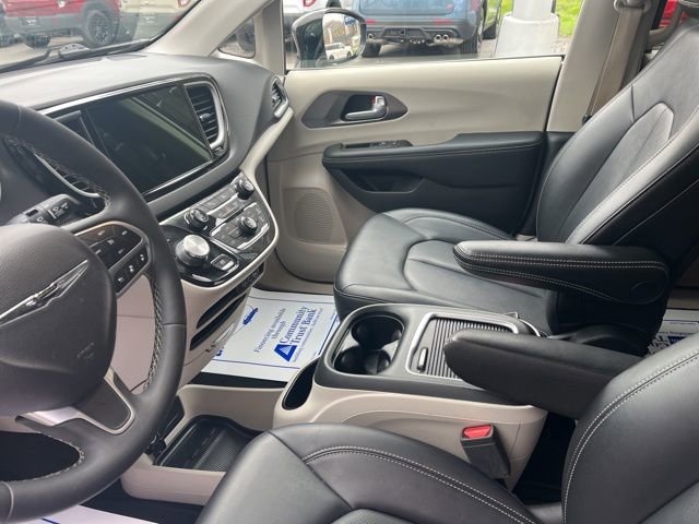 Used 2024 Chrysler Pacifica Touring-L image 20