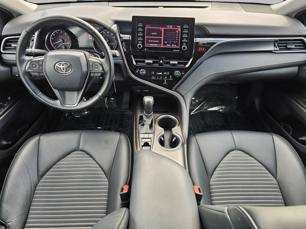 Used 2022 Toyota Camry SE image 2