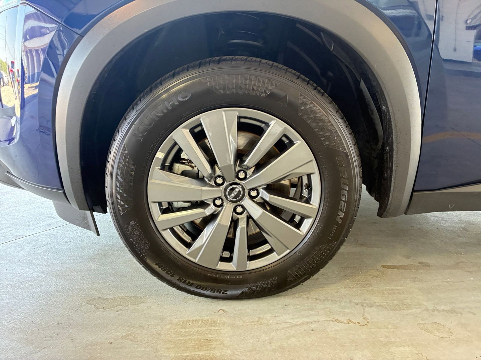 Used 2025 Nissan Pathfinder SV AWD/4WD image 38