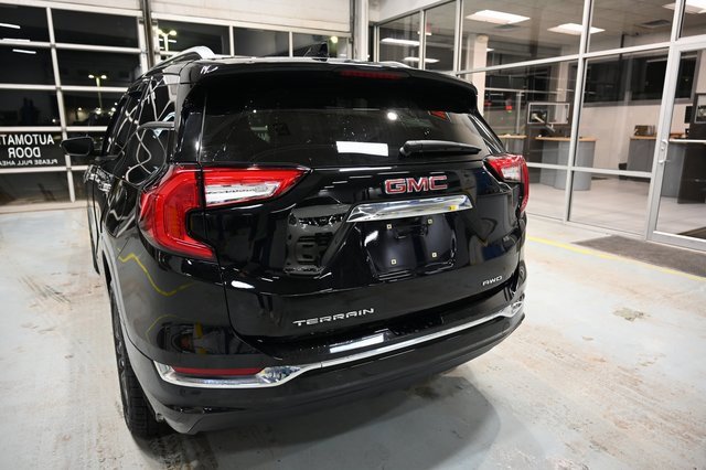 Used 2022 GMC Terrain Denali w/ Black Diamond Edition image 6