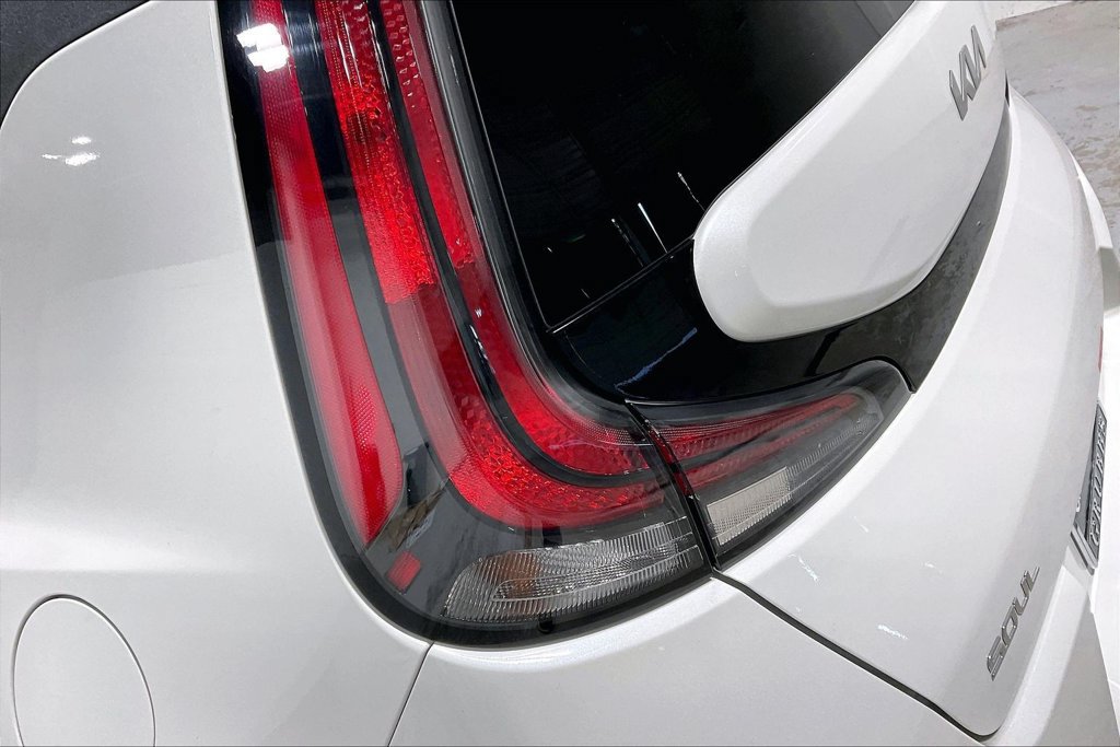 Used 2025 Kia Soul LX w/ LX Technology Package FWD image 35