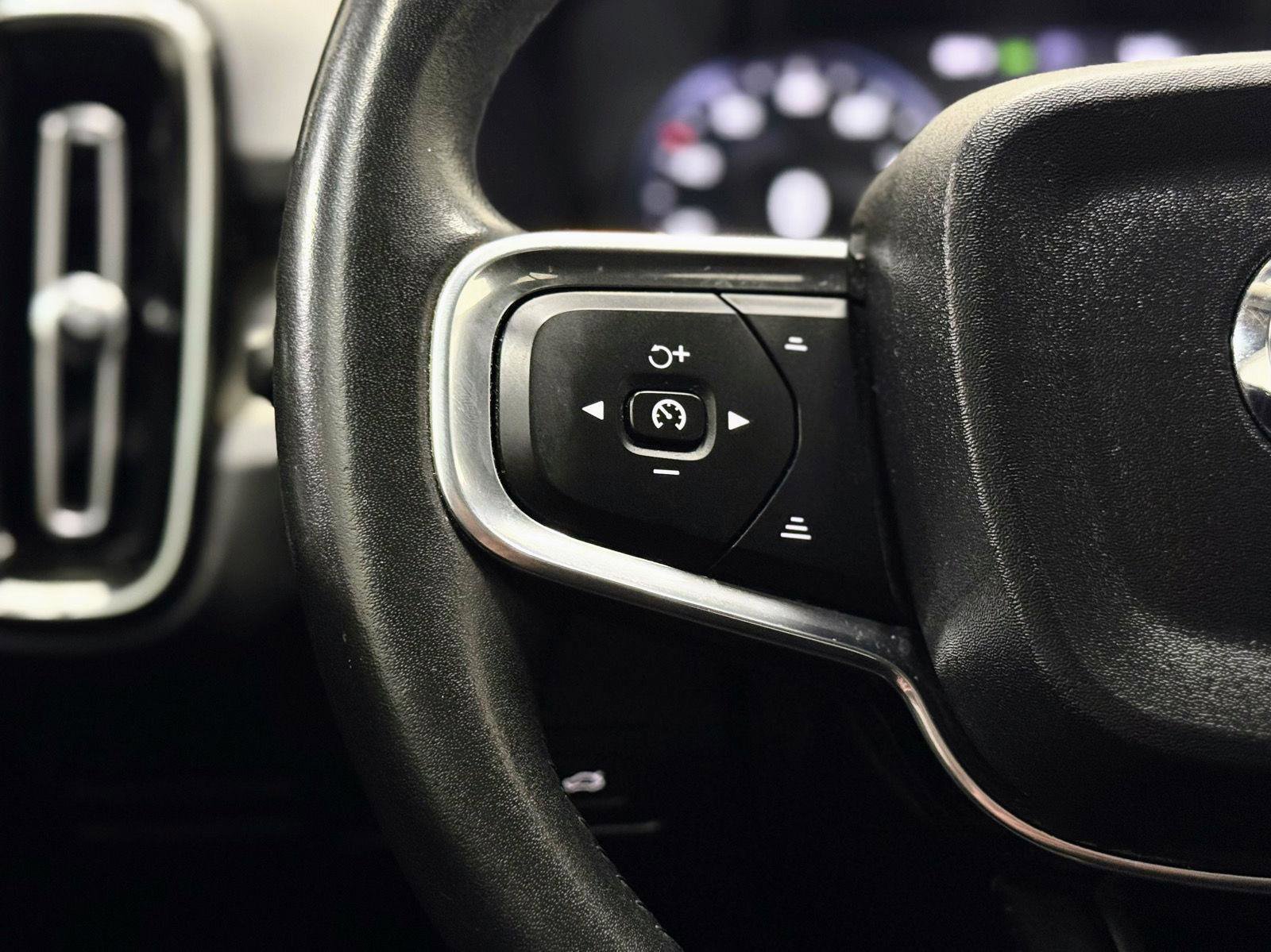 Used 2019 Volvo XC40 T5 Inscription image 18