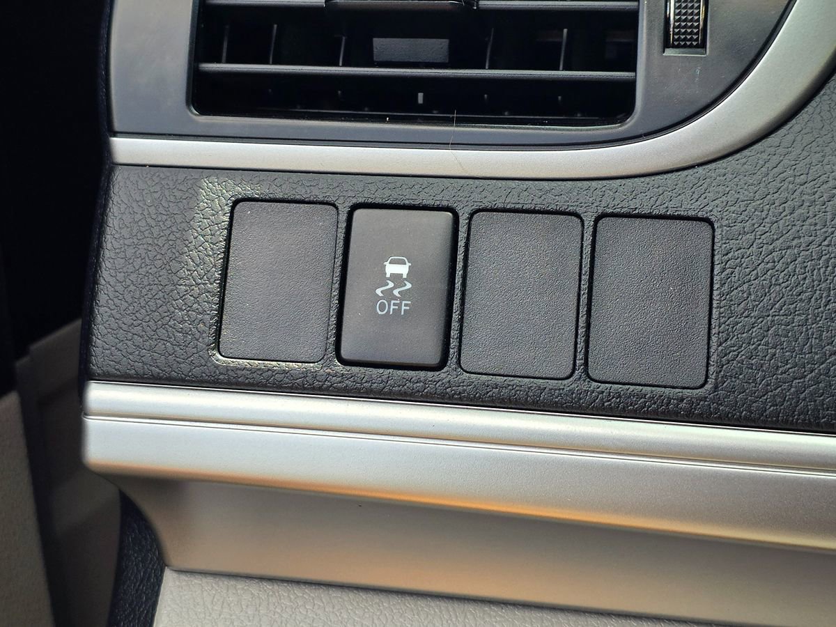Used 2014 Toyota Camry LE FWD image 38