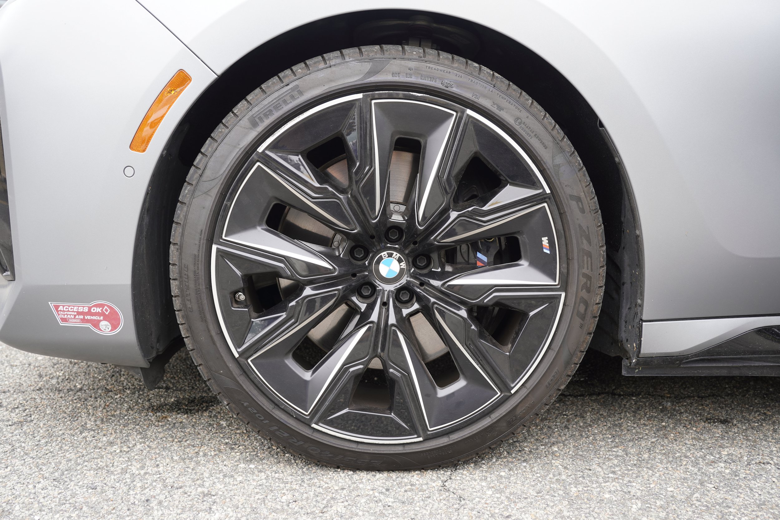 Used 2023 BMW i7 xDrive60 w/ Parking Assistance Package AWD/4WD image 12