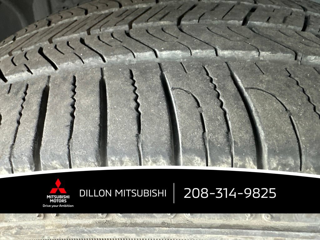 Used 2025 Nissan Rogue SV AWD/4WD image 16