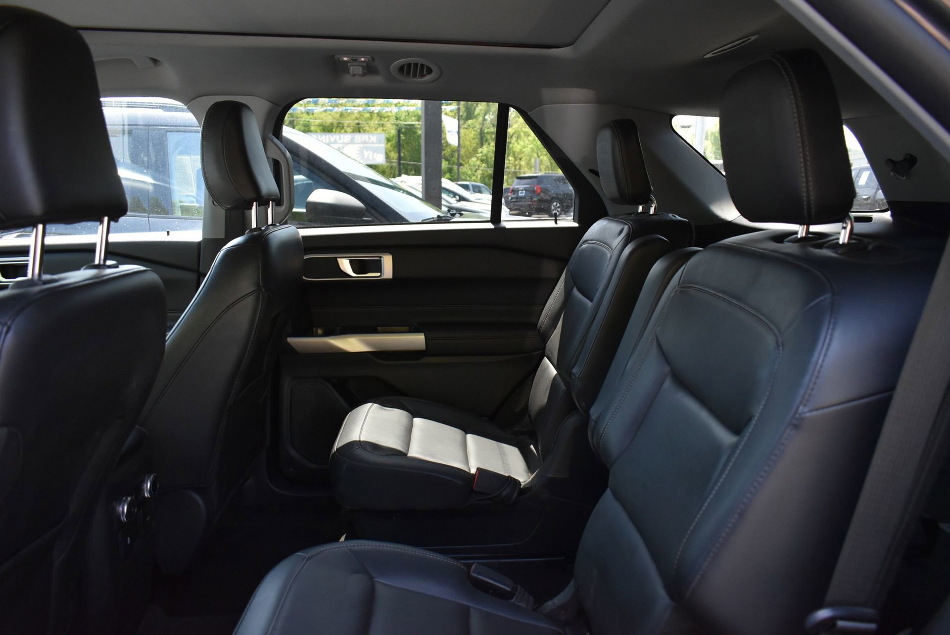 Used 2023 Ford Explorer XLT w/ Equipment Group 202A AWD/4WD image 12