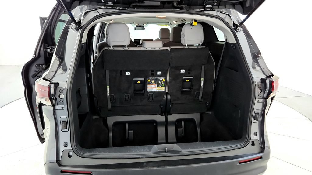 Certified 2025 Toyota Sienna LE AWD/4WD image 20